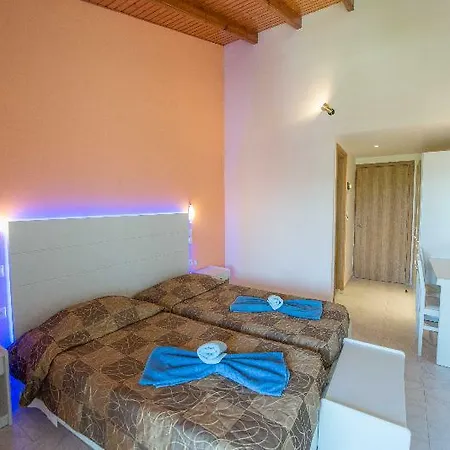 Hotell Silver And Annexe (adults Only) 2*